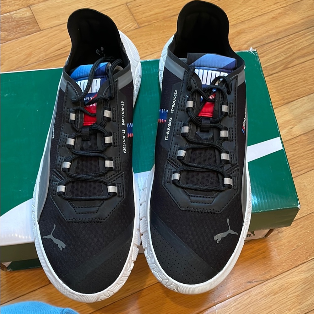 Puma Black and White Athletic Shoes Sleek Design - Picture 3 of 4